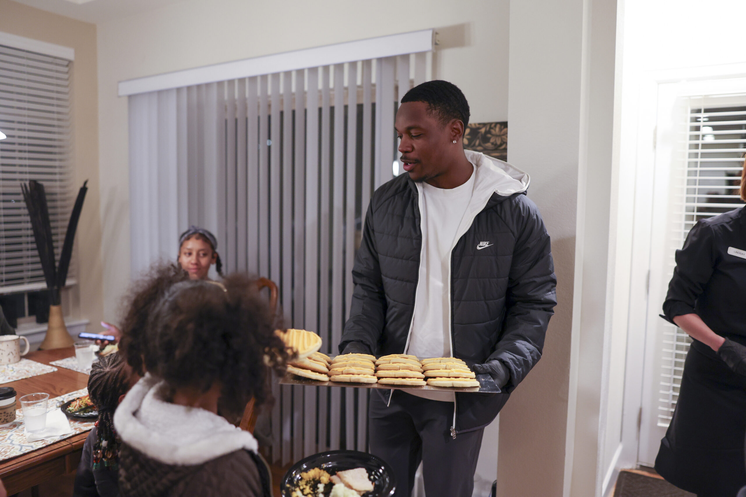 Levi Wallace hosted a Thanksgiving event for families on Tuesday, November 26, 2024 at Volunteer of America's Clermont Commons in Denver, Colorado.Photo by Gabriel Christus / Denver Broncos